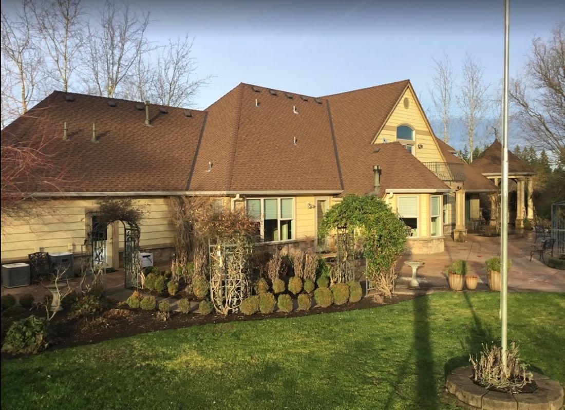 Seamless gutter installation on a Salem, Oregon home